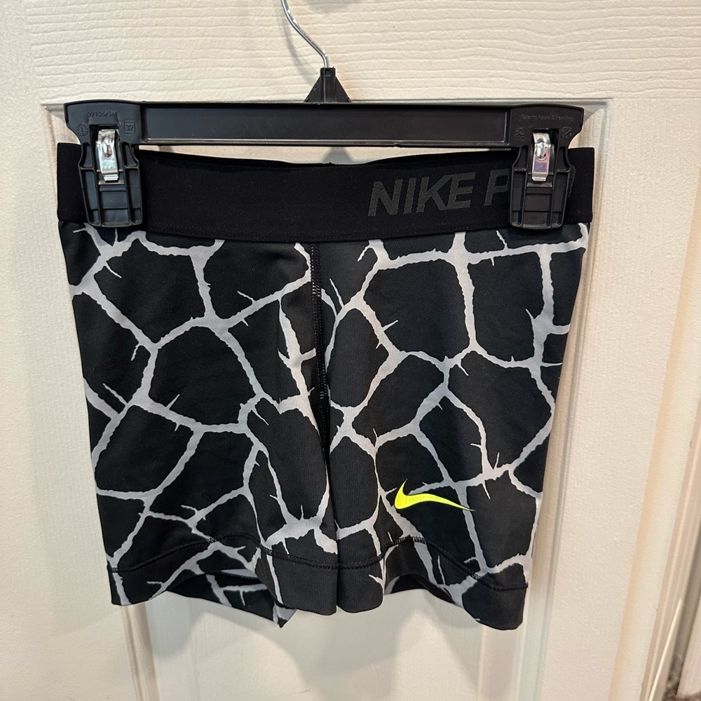 Nike pros size XS